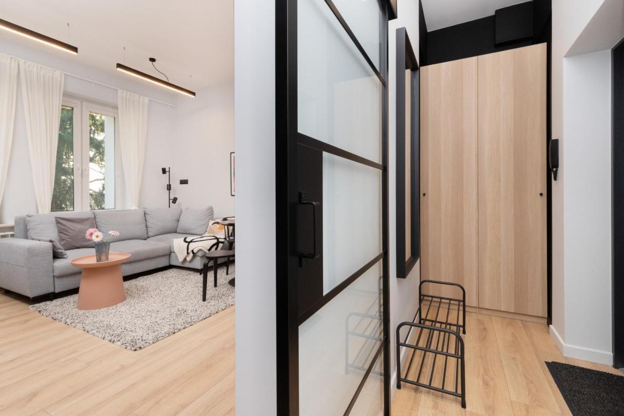 Apartment Atmospheric Near The Train Station By Renters *