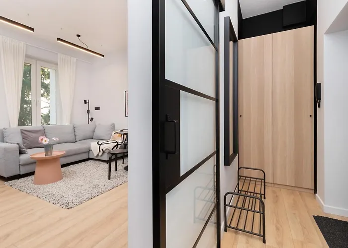 Atmospheric Apartment Near The Train Station Sopot By Noclegi Renters
