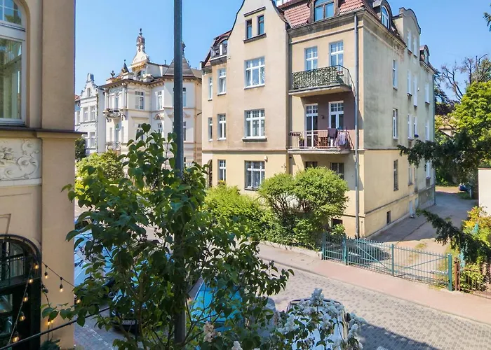 Atmospheric Apartment Near The Train Station Sopot By Noclegi Renters