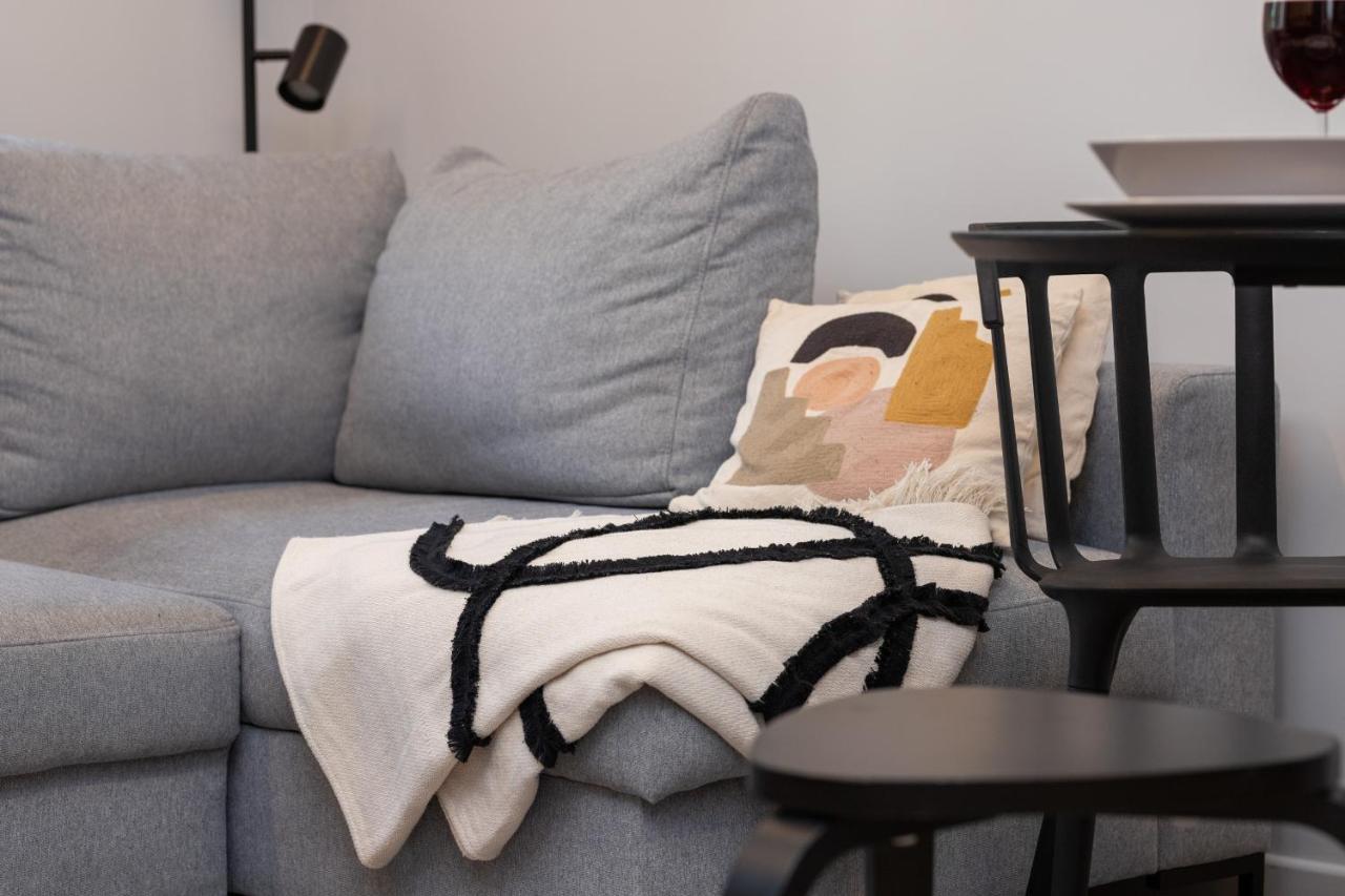 Apartament Atmospheric Near The Train Station By Renters *